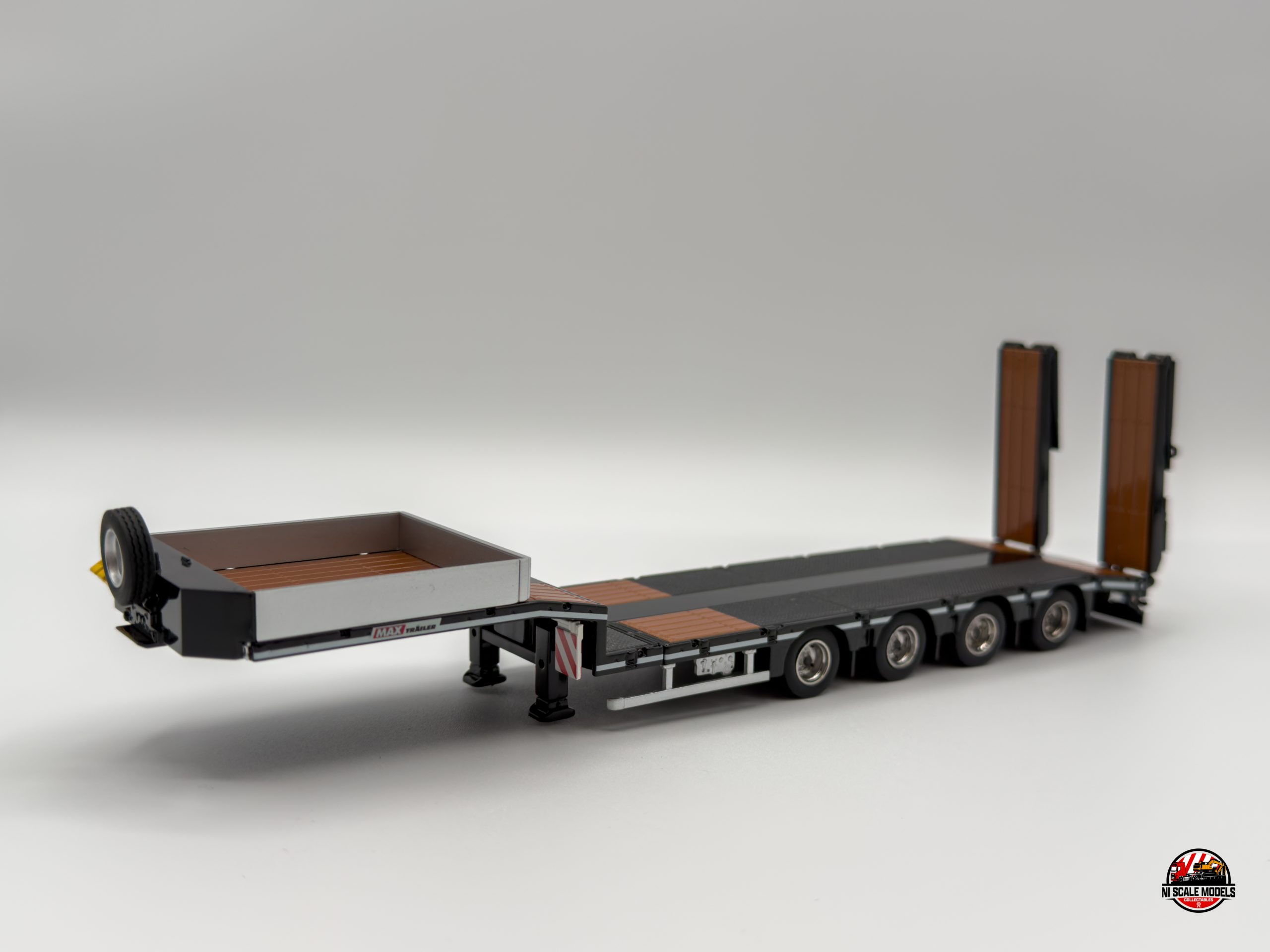 Faymonville Four-Axle Low Loader with ramps (Black) - Cavallino - Image 2